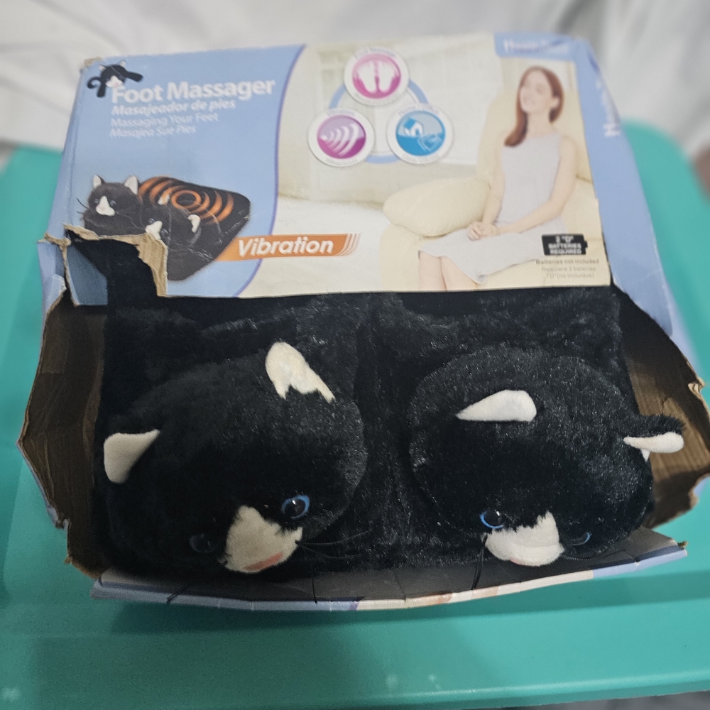 Black and White Cat Foot Massager